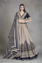 将图片加载到图库查看器,Lehenga Choli