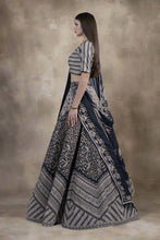 将图片加载到图库查看器,Lehenga Set