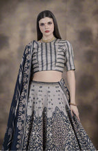 将图片加载到图库查看器,Lehenga Set