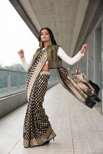 将图片加载到图库查看器,Banarasi Saree