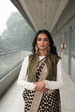 将图片加载到图库查看器,Banarasi Saree