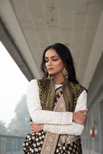 将图片加载到图库查看器,Banarasi Saree