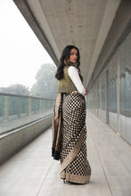 将图片加载到图库查看器,Banarasi Saree