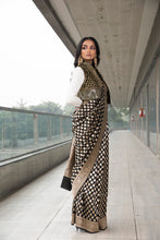 将图片加载到图库查看器,Banarasi Saree