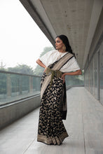 将图片加载到图库查看器,Banarasi Saree