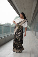 将图片加载到图库查看器,Banarasi Saree