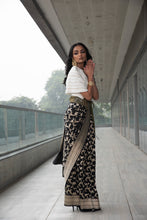 将图片加载到图库查看器,Banarasi Saree