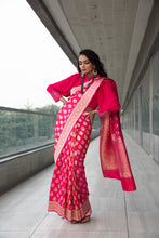 将图片加载到图库查看器,Banarasi Saree