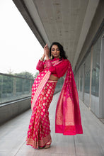 将图片加载到图库查看器,Banarasi Saree