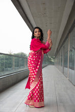 将图片加载到图库查看器,Banarasi Saree