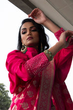 将图片加载到图库查看器,Banarasi Saree