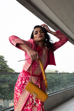 将图片加载到图库查看器,Banarasi Saree