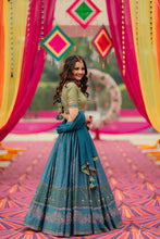 将图片加载到图库查看器,Lehenga Blouse