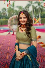 将图片加载到图库查看器,Lehenga Blouse