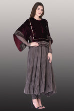 将图片加载到图库查看器,Suit with Cape
