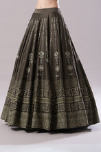将图片加载到图库查看器,Lehenga