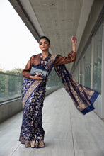 将图片加载到图库查看器,Banarasi Saree