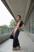 将图片加载到图库查看器,Banarasi Saree