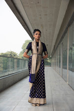 将图片加载到图库查看器,Banarasi Saree