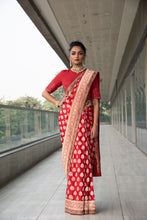 将图片加载到图库查看器,Banarasi Saree