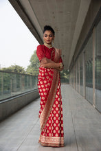 将图片加载到图库查看器,Banarasi Saree
