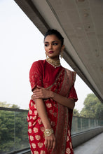 将图片加载到图库查看器,Banarasi Saree