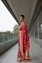 将图片加载到图库查看器,Banarasi Saree