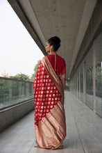 将图片加载到图库查看器,Banarasi Saree