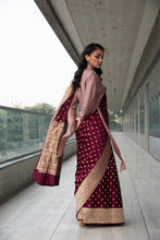 将图片加载到图库查看器,Banarasi Saree