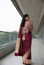 将图片加载到图库查看器,Banarasi Saree