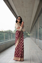 将图片加载到图库查看器,Banarasi Saree