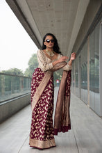 将图片加载到图库查看器,Banarasi Saree