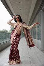 将图片加载到图库查看器,Banarasi Saree