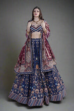 Laden Sie das Bild in den Galerie-Viewer, Lehenga Choli
