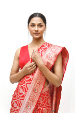 Laden Sie das Bild in den Galerie-Viewer, Banarasi Saree
