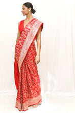Laden Sie das Bild in den Galerie-Viewer, Banarasi Saree
