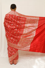 Laden Sie das Bild in den Galerie-Viewer, Banarasi Saree
