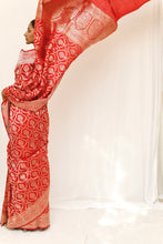 Laden Sie das Bild in den Galerie-Viewer, Banarasi Saree
