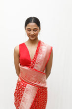 Laden Sie das Bild in den Galerie-Viewer, Banarasi Saree
