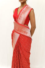 Laden Sie das Bild in den Galerie-Viewer, Banarasi Saree
