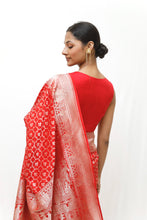 Laden Sie das Bild in den Galerie-Viewer, Banarasi Saree
