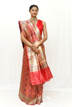 Laden Sie das Bild in den Galerie-Viewer, Banarasi Saree
