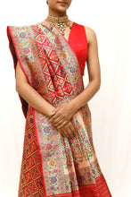 Laden Sie das Bild in den Galerie-Viewer, Banarasi Saree

