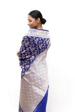 Laden Sie das Bild in den Galerie-Viewer, Banarasi Saree
