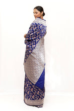 Laden Sie das Bild in den Galerie-Viewer, Banarasi Saree
