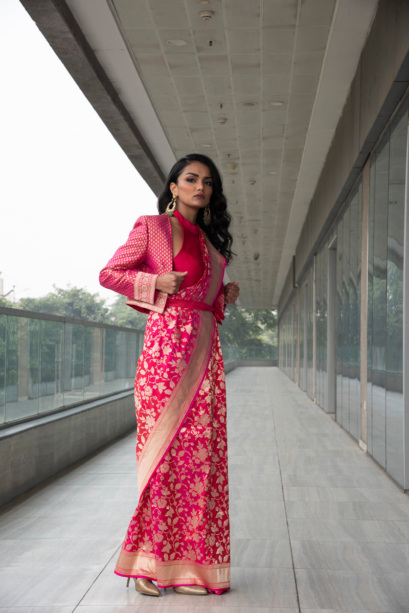 नारी in a gorgeous Banarasi saree! ✨ Styled by @keerthysampath Shot by  @puchi.photography Makeup by @khateejakhanofficial S... | Instagram